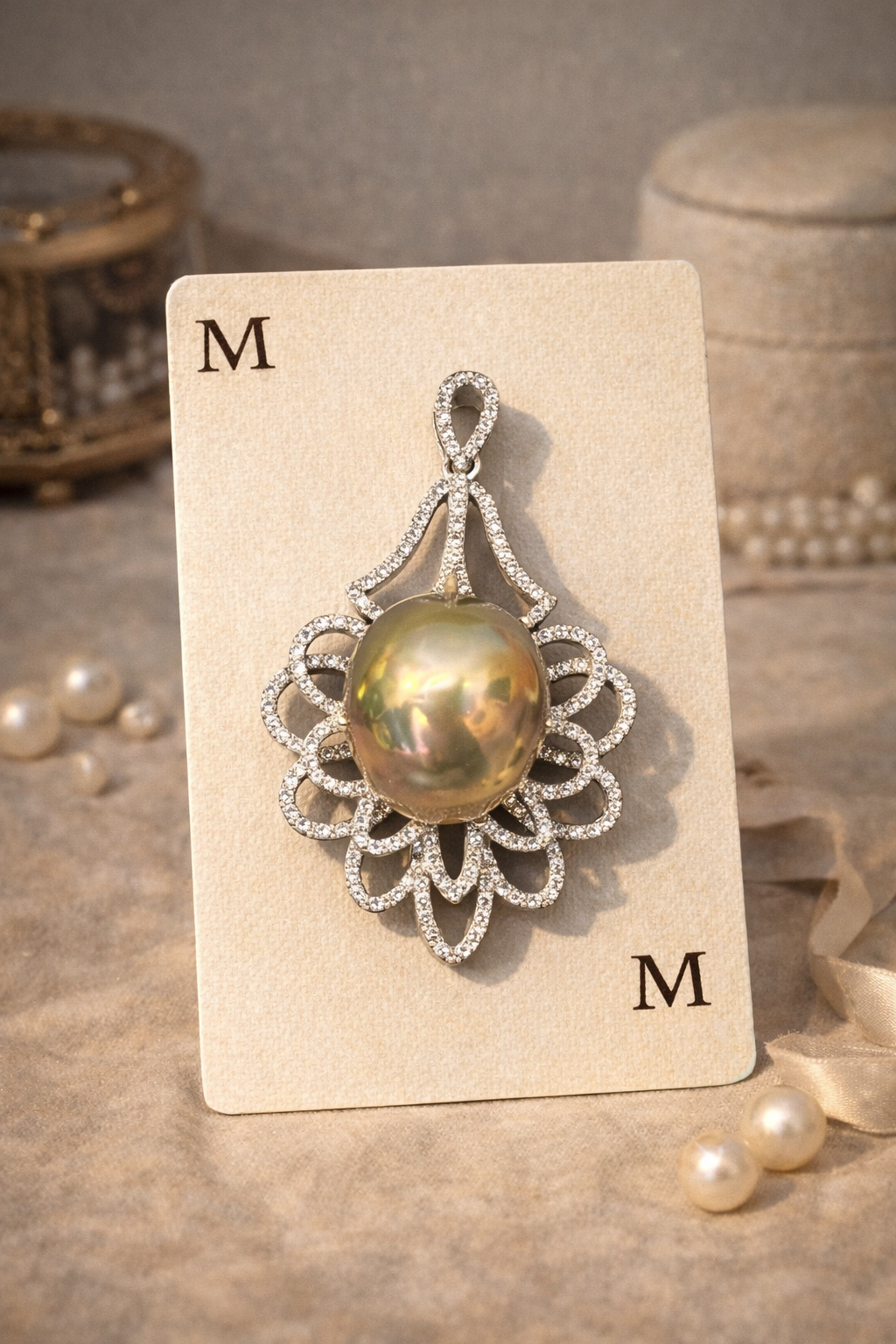 Queen's Drama Pendant