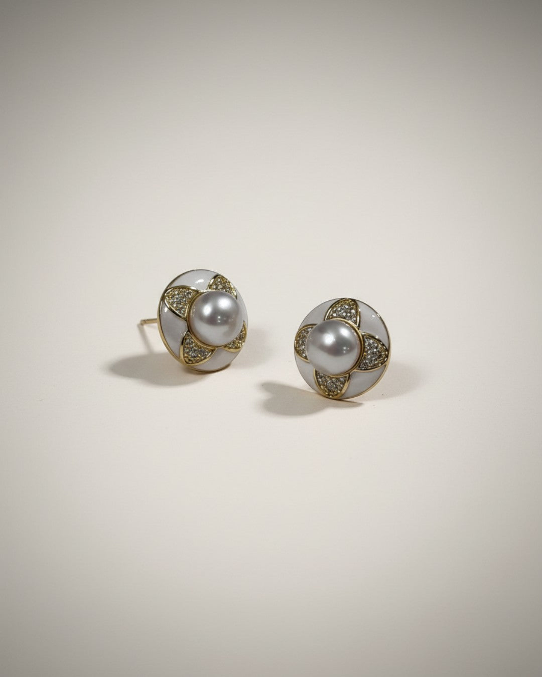 Circle Clover Freshwater Pearls Stud Earrings