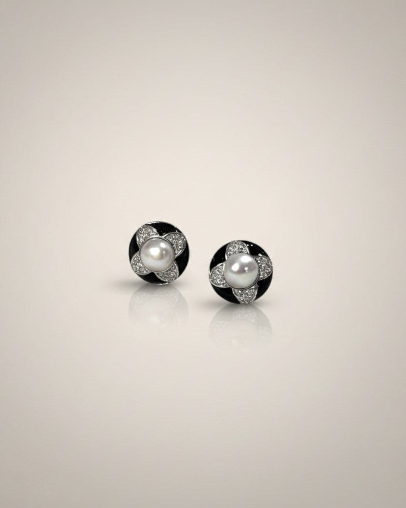 Circle Clover Freshwater Pearls Stud Earrings