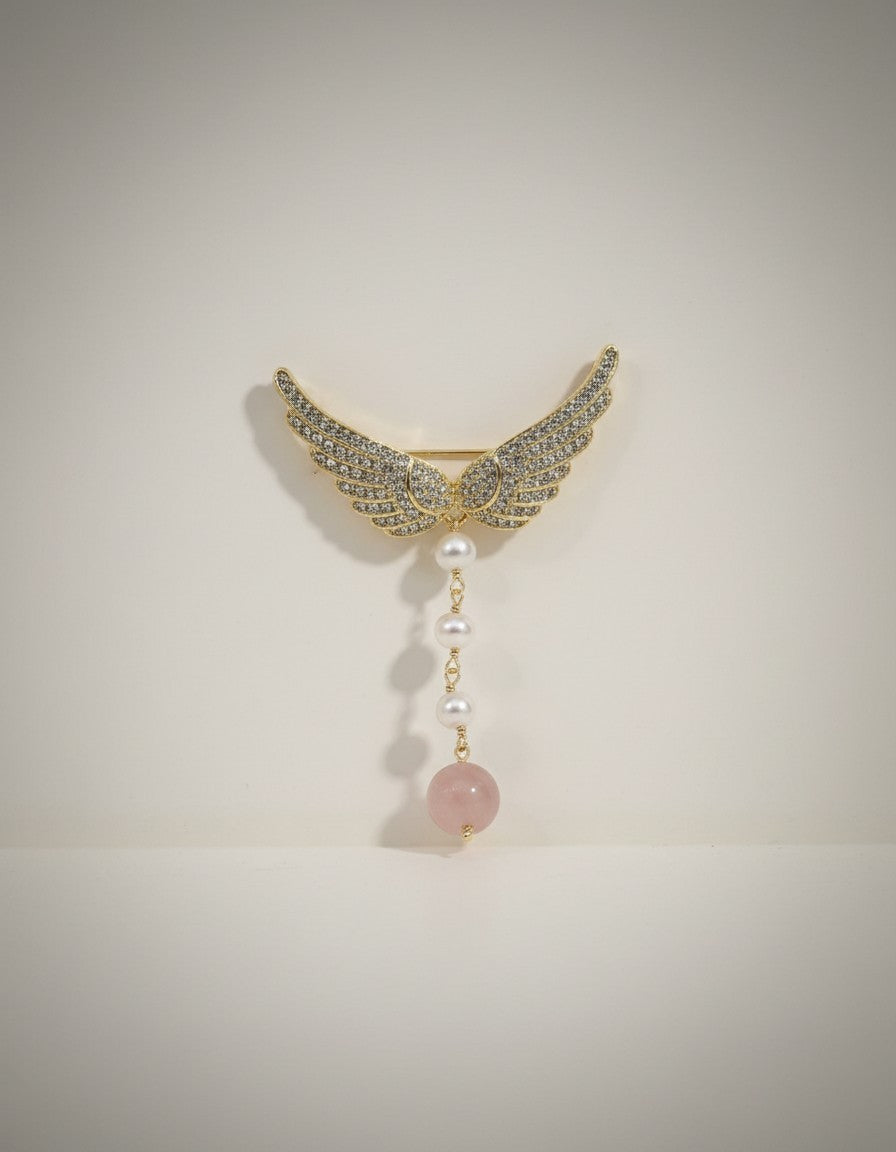 Muchie Angel wing brooch with pearls and rose quartz pendant, adorned with cubic zirconia stones.